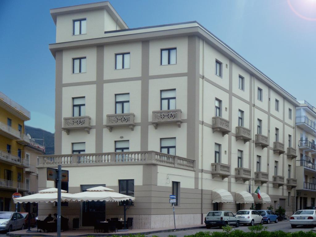 Hotel Vittoria Sapri Exteriör bild